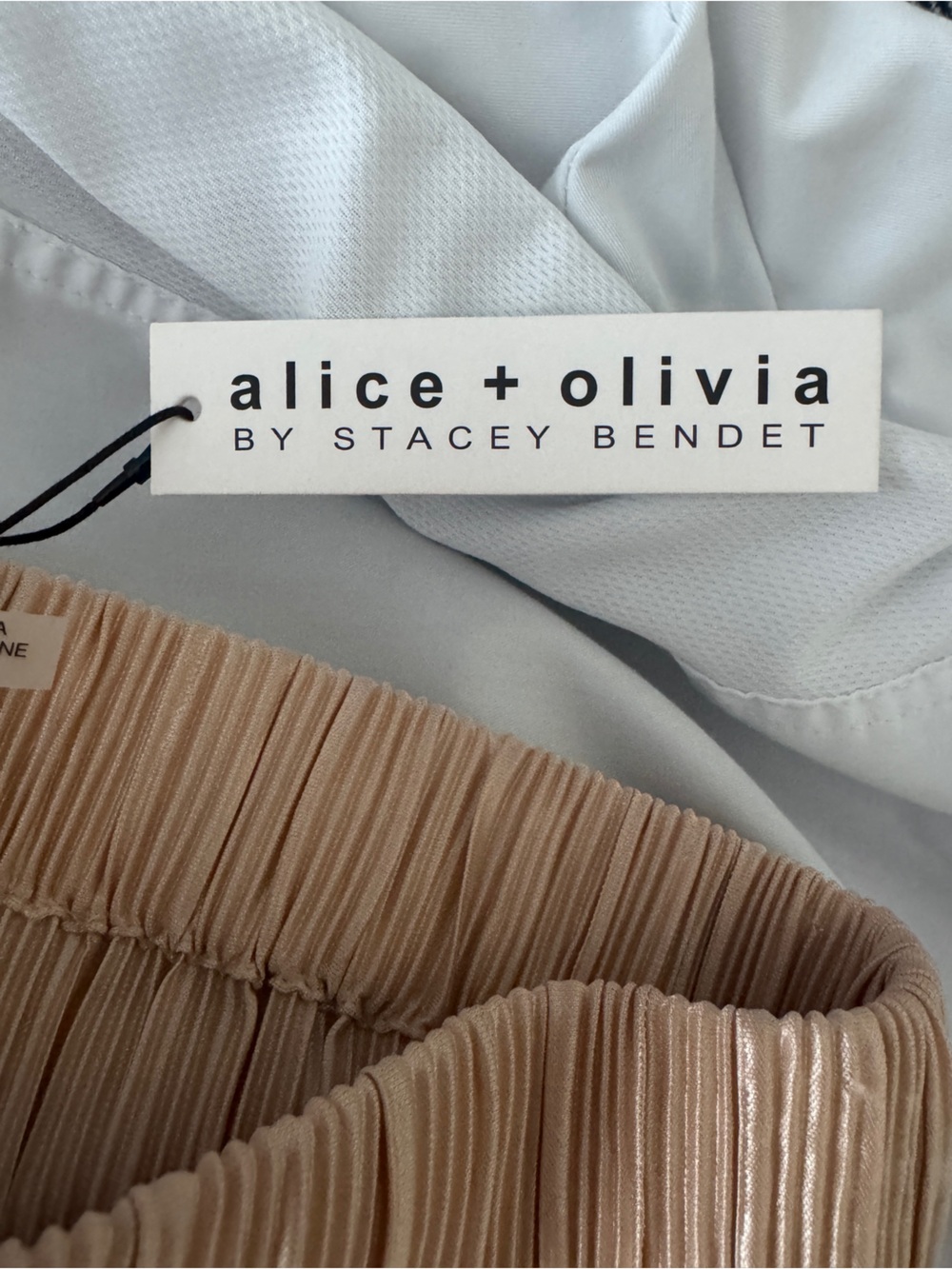 Alice + Olivia Pleated Pants XS NWT Almond Wide Leg Pull On MSRP $330 - Picture 4 of 12